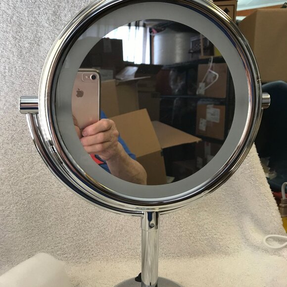 Anew Clinical Light Up Vanity Mirror - Picture 2 of 16